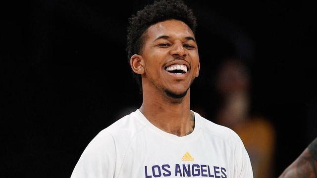 当持球从中 当持球从中