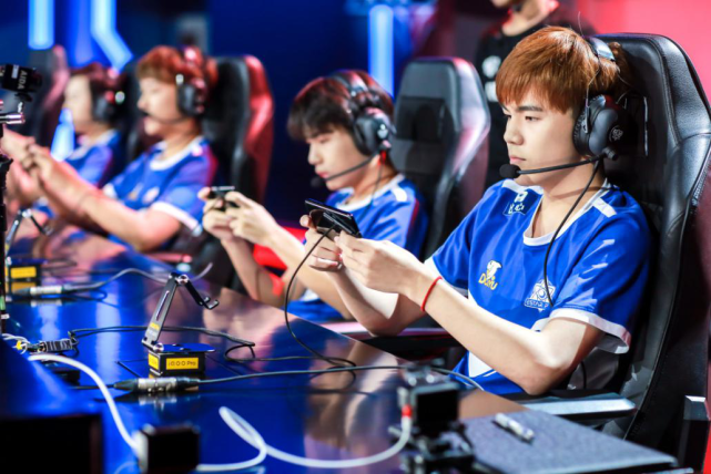 界冠军女友